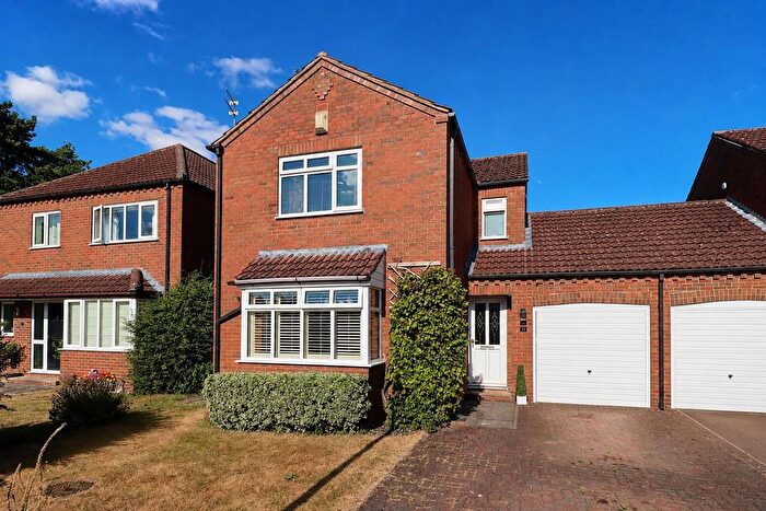 3 Bedroom Link Detached House For Sale In Godwins Way, Stamford Bridge, York, YO41