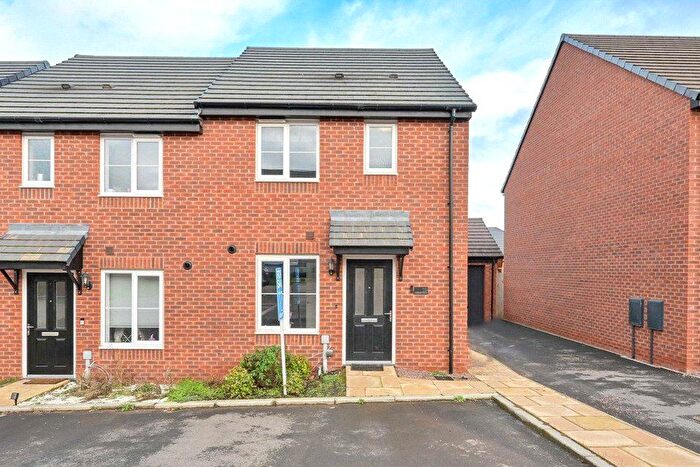 3 Bedroom Semi Detached House For Sale In Middleham Avenue, Stafford, Staffordshire, ST16