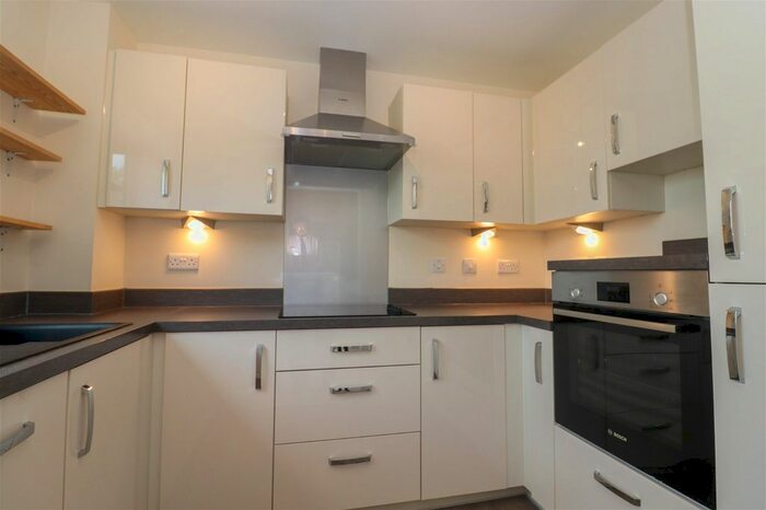 2 Bedroom Flat For Sale In The Dean, Alresford, SO24