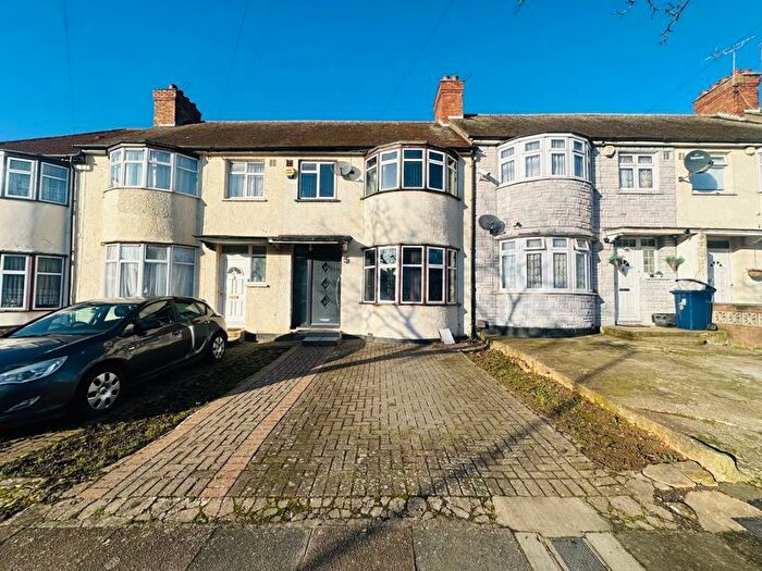 3 Bedroom Terraced House For Sale In Bycroft Road, Southall, UB1