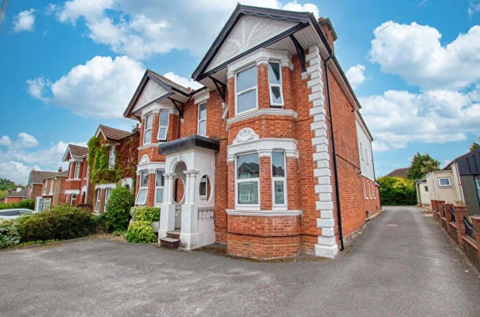 2 Bedroom Flat For Sale In Portsmouth Road, Southampton, City Of Southampton, SO19