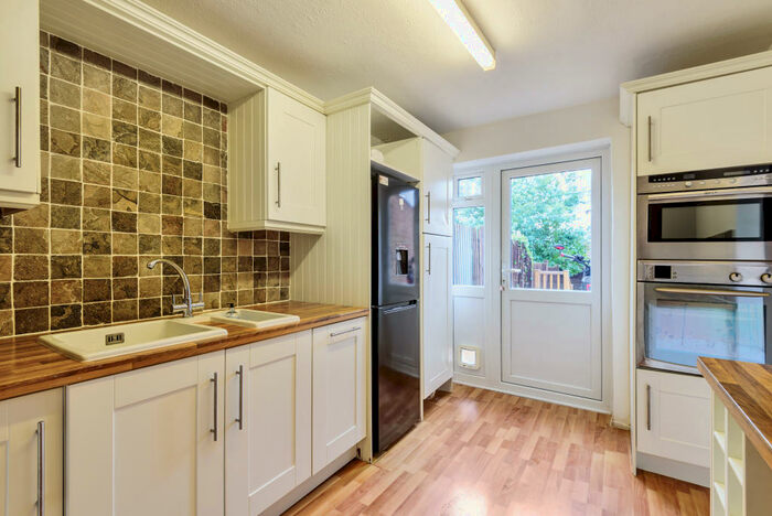 2 Bedroom Chalet To Rent In Barnfield Road, Orpington, BR5
