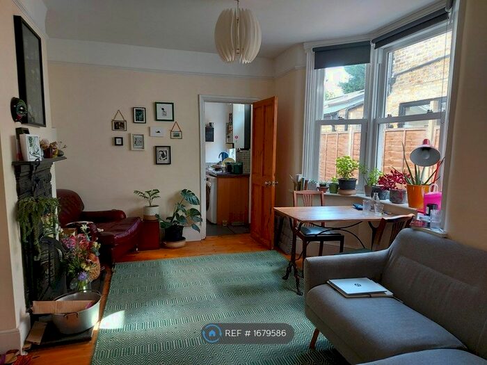 2 Bedroom Flat To Rent In Athenlay Road, London, SE15