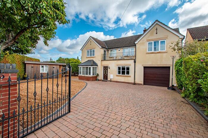 4 Bedroom Detached House For Sale In Naishcombe Hill, Wick, Bristol, BS30