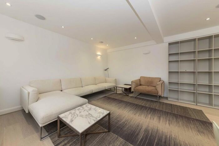 2 Bedroom Flat To Rent In John Street, London, WC1N