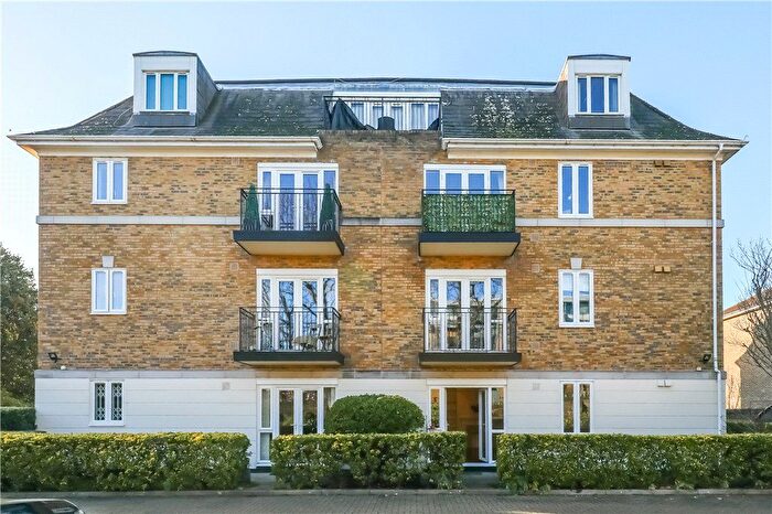 2 Bedroom Flat For Sale In The Terraces, Lansdowne Road, SW20