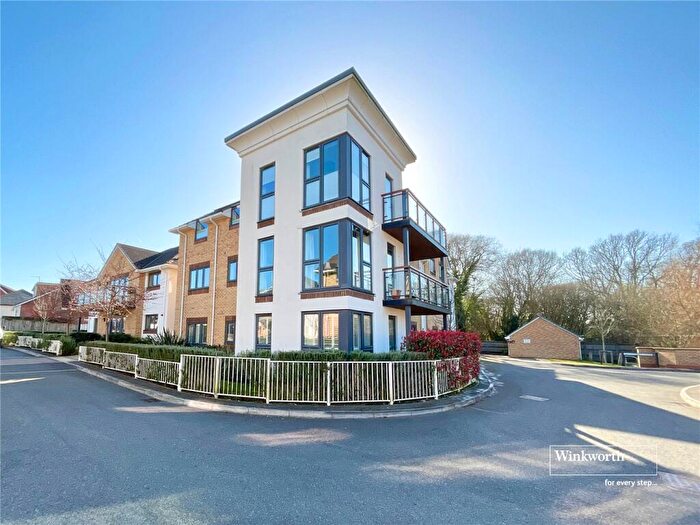 3 Bedroom Apartment For Sale In Stanley Road, Highcliffe, Christchurch, Dorset, BH23