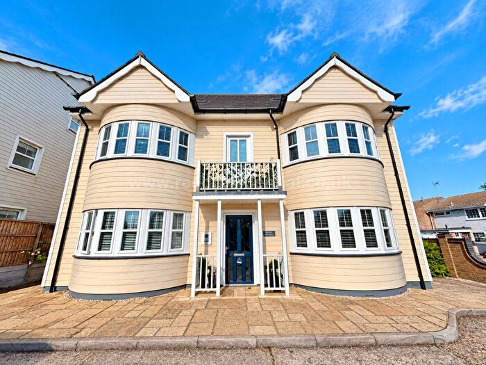 2 Bedroom Flat To Rent In Hart Road, Benfleet, SS7