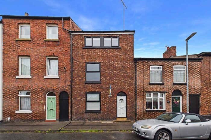 4 Bedroom Terraced House To Rent In Crompton Road, Macclesfield, Cheshire, SK11