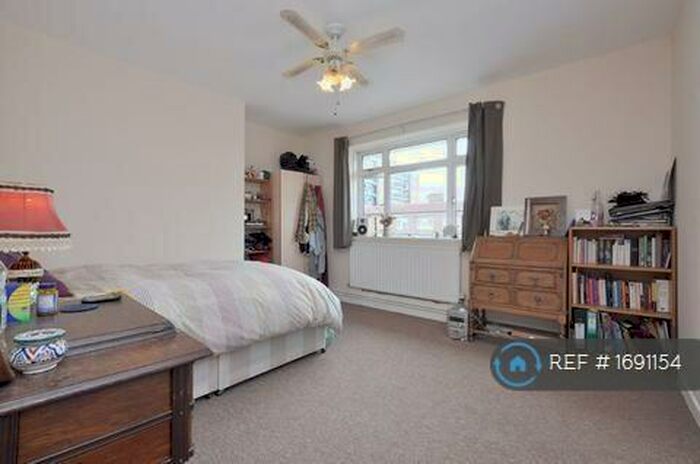 3 Bedroom Flat To Rent In Lowth Road, London, SE5
