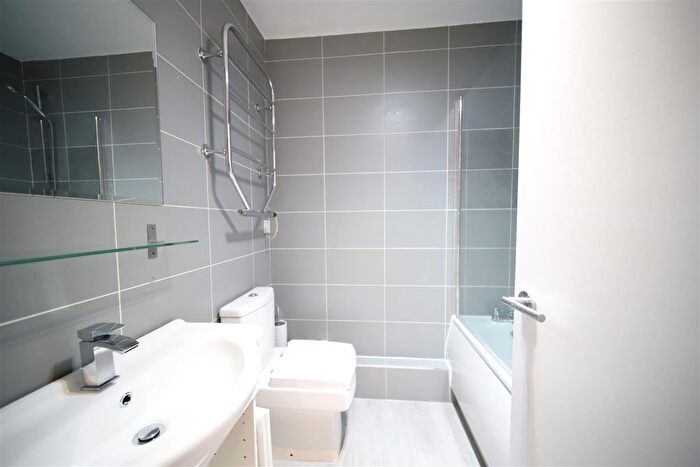 1 Bedroom Flat To Rent In Winchmore Hill Road, London, N21