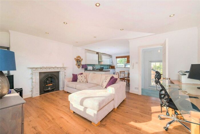 2 Bedroom Flat To Rent In Mornington Terrace, Camden, NW1