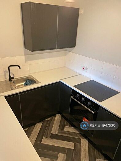 2 Bedroom Flat To Rent In Foxdale Drive, Brierley Hill, DY5