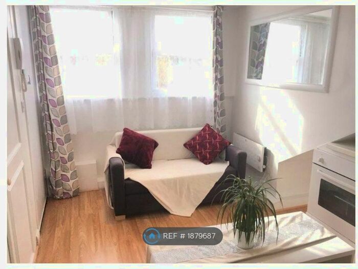 Studio To Rent In Dean Road, Hounslow, TW3