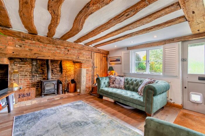 2 Bedroom Cottage For Sale In Roseacre Lane, Bearsted, Maidstone, ME14