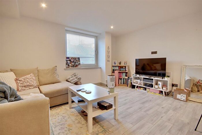 1 Bedroom Flat For Sale In Clarence Parade, Southsea, PO5