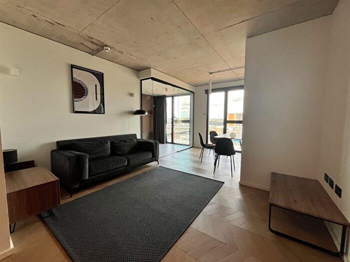 2 Bedroom Flat To Rent In A Spinners Way, St Georges Gardens, Manchester, M15