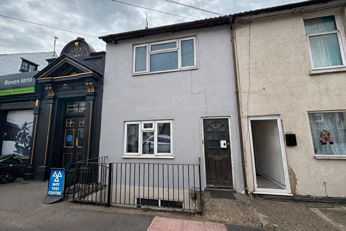 1 Bedroom Flat To Rent In Luton Road, Chatham, ME4