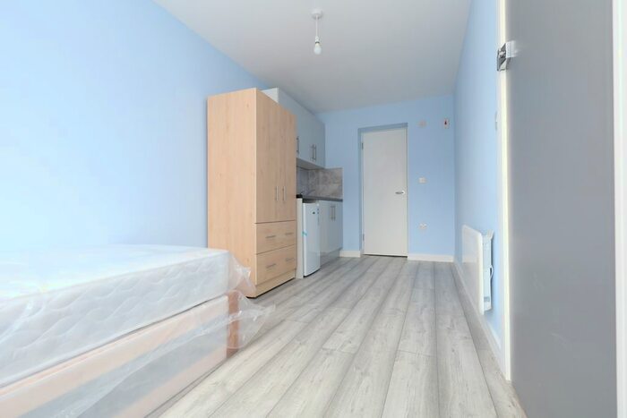 Studio To Rent In Rowan Road, West Drayton, UB7