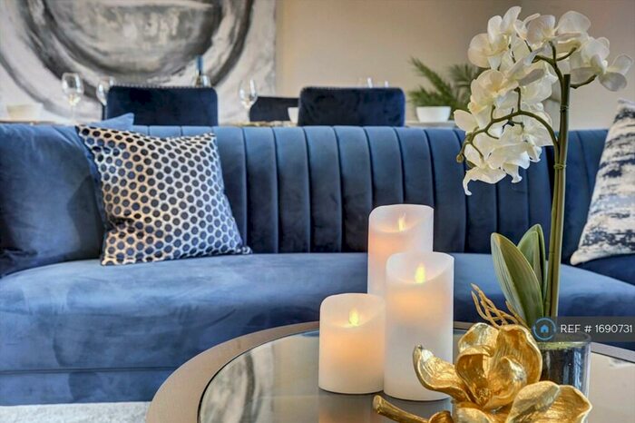 3 Bedroom Penthouse To Rent In Market Place South, Ripon, HG4