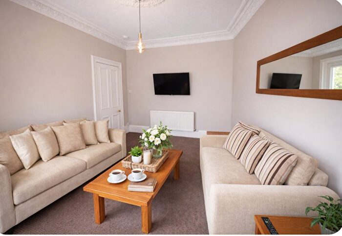 2 Bedroom Flat To Rent In Whitehall Crescent, Dundee, DD1