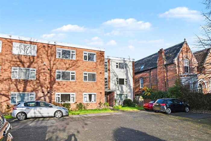 2 Bedroom Flat For Sale In Upper Holly Walk, Leamington Spa, CV32
