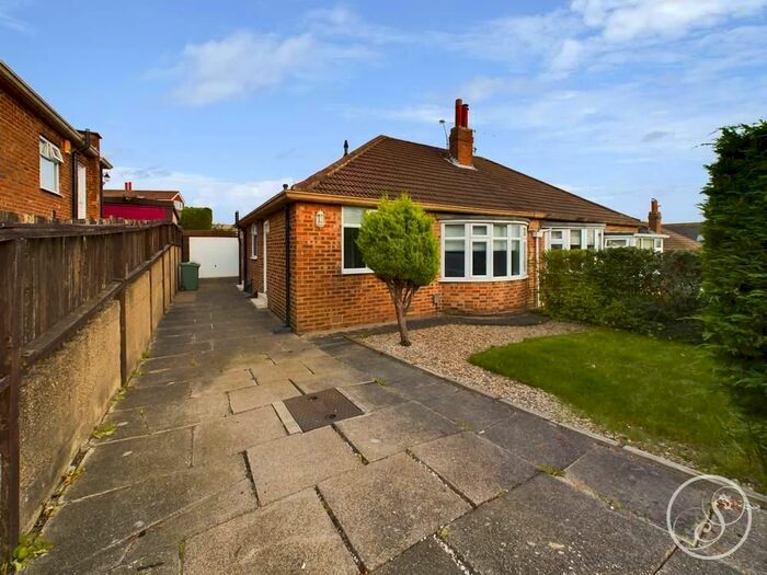 2 Bedroom Bungalow To Rent In High Moor Drive, Moortown, Leeds, LS17