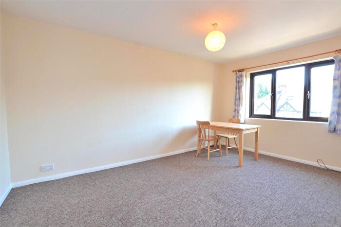 1 Bedroom Apartment To Rent In Masefield Court, Leicester Road, New Barnet, Hertfordshire, EN5