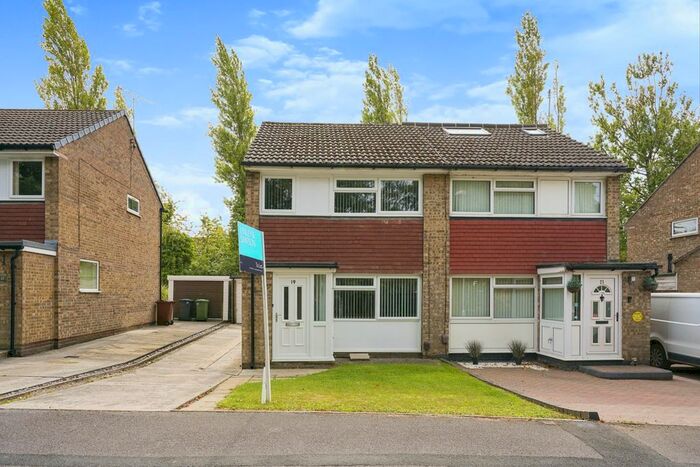 3 Bedroom Semi-Detached House To Rent In Turnberry Drive, Leeds, West Yorkshire, LS17