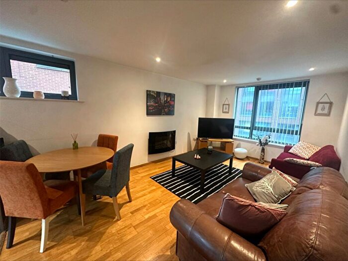 3 Bedroom Apartment To Rent In City Gate, Oldham Street, L1