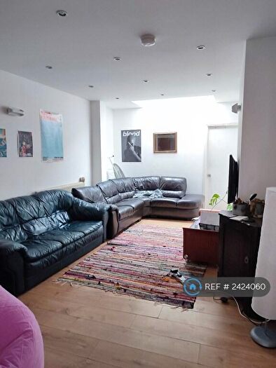 6 Bedroom Semi-Detached House To Rent In Old Moat Lane, Withington, M20