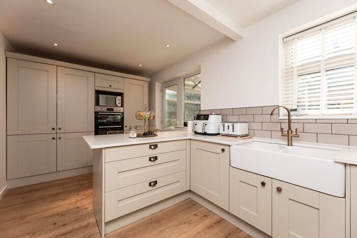 3 Bedroom Semi-detached House For Sale In Northfield Drive, Pontefract, WF8