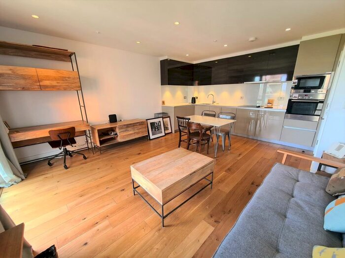 1 Bedroom Flat To Rent In Rathbone Market, Canning Town, London, E16