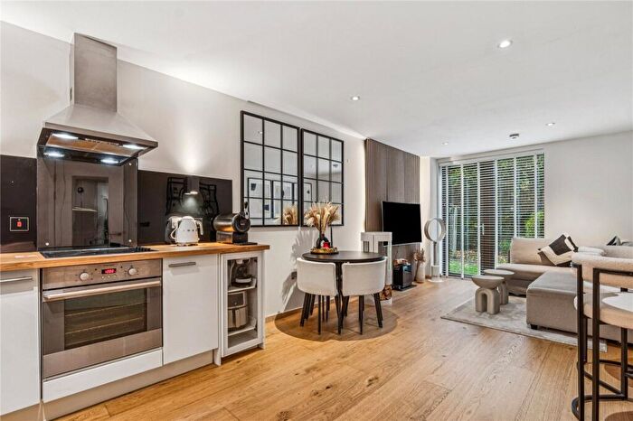 2 Bedroom Apartment For Sale In Petergate, SW11