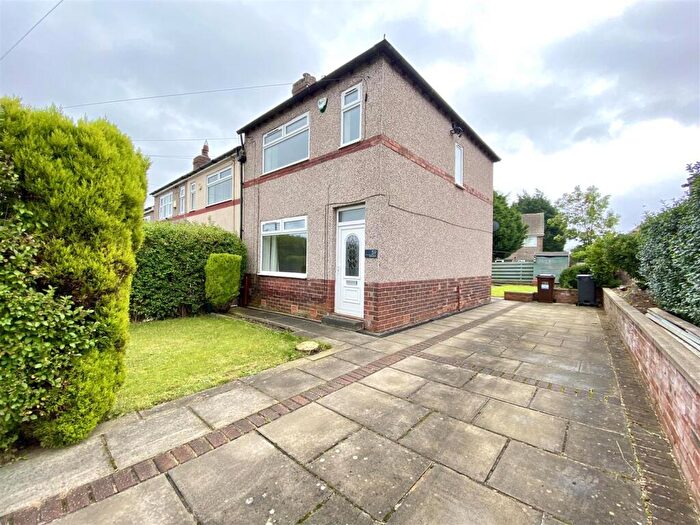 2 Bedroom End Of Terrace House To Rent In Ainley Road, Huddersfield, HD3