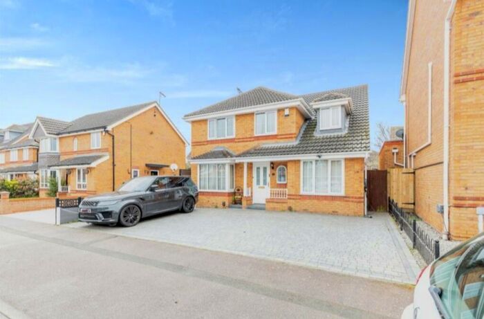 6 Bedroom House To Rent In Aintree Drive, Rushden, NN10