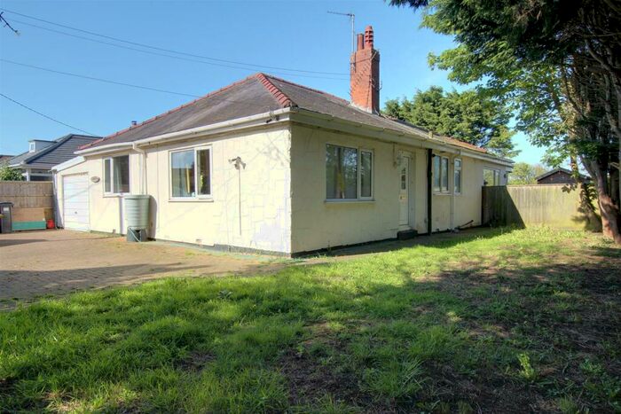 4 Bedroom Detached Bungalow For Sale In St. Peters Lane, Trusthorpe, LN12