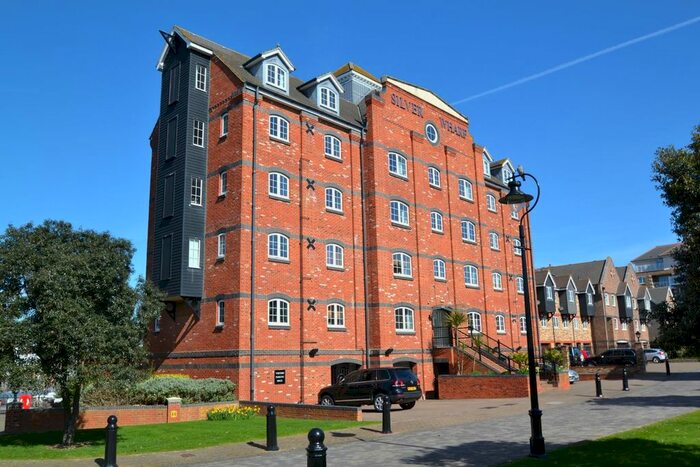 2 Bedroom Flat To Rent In Silver Strand East, Eastbourne BN23