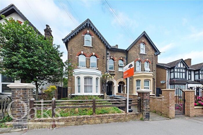 2 Bedroom Apartment To Rent In Dagnall Park, South Norwood, SE25