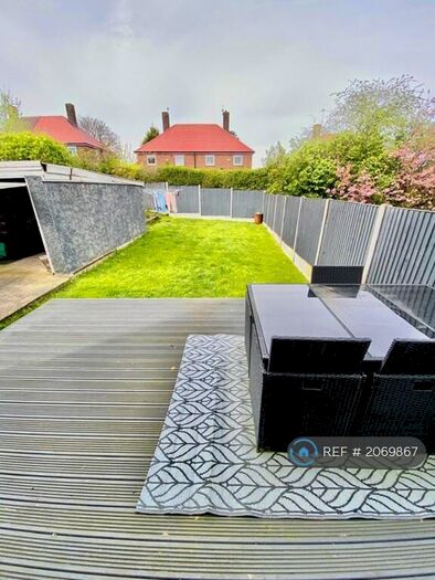 3 Bedroom Semi-Detached House To Rent In Birley Moor Way, Sheffield, S12