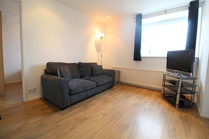 1 Bedroom Flat To Rent In Gairn Terrace, Top Floor, AB10