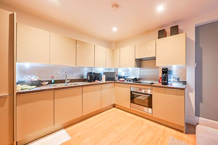 1 Bedroom Flat For Sale In Violet Road, Bow, London, E3