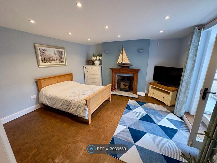 Studio To Rent In Clarence Square, Cheltenham, GL50