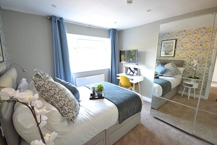 1 Bedroom Semi-Detached House To Rent In En Suite Ketton Close, Luton, Bedfordshire, LU2