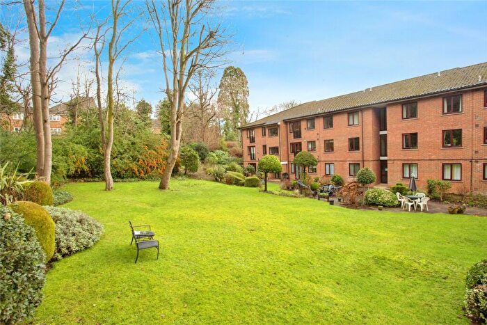 Apartment For Sale In Dingles Court, Pinner, HA5
