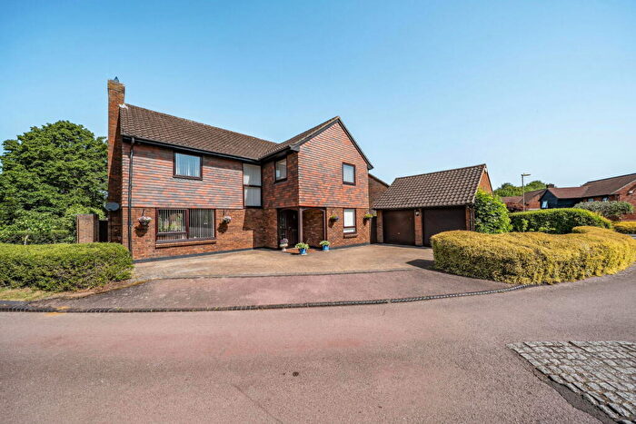 5 Bedroom Detached House For Sale In Feld Way, Lychpit, RG24