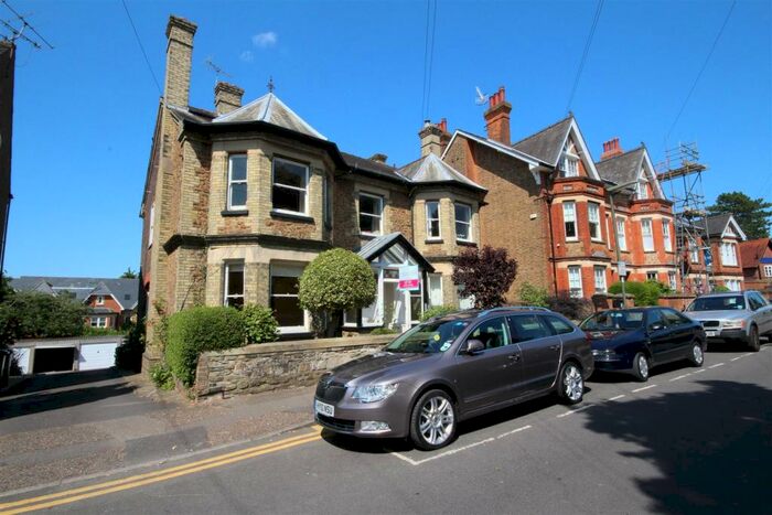 1 Bedroom Flat To Rent In Dene Road, Guildford, GU1