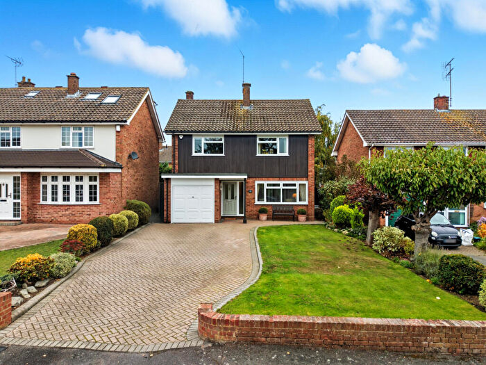 3 Bedroom Detached House For Sale In The Paddocks, Ingatestone, CM4