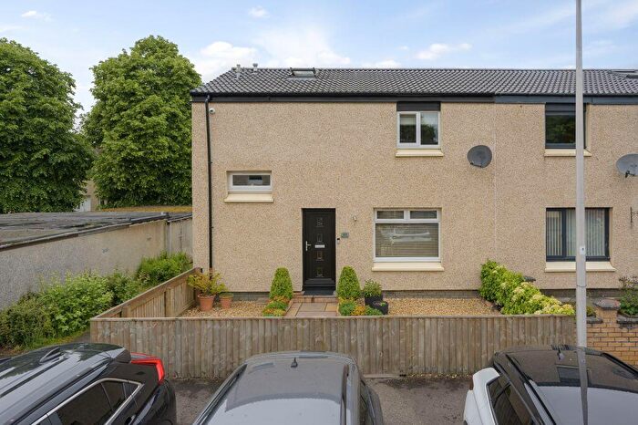 3 Bedroom Semi-Detached House For Sale In Calaisburn Place, Dunfermline, KY11