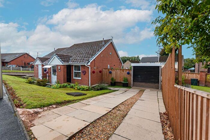 2 Bedroom Semi-Detached Bungalow For Sale In Dalebank, Atherton, Manchester, M46